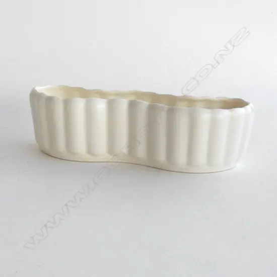 CROWN LYNN WHITE TROUGH VASE W.285mm...