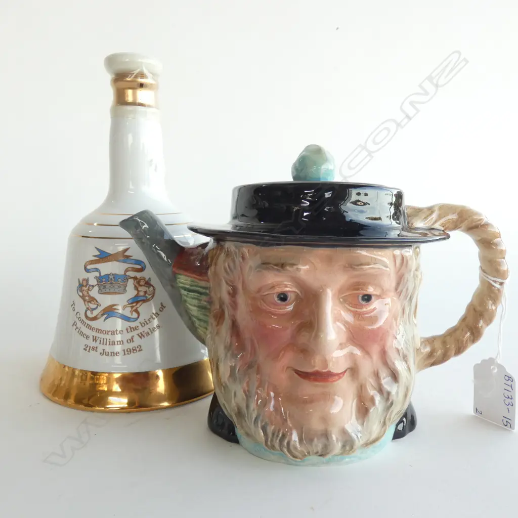 BESWICK 'PEGGOTTY' TEAPOT & BELLS SCOTCH WHISKY ROYAL COMMEMORATE PORCELAIN DECANTER  Image 1++