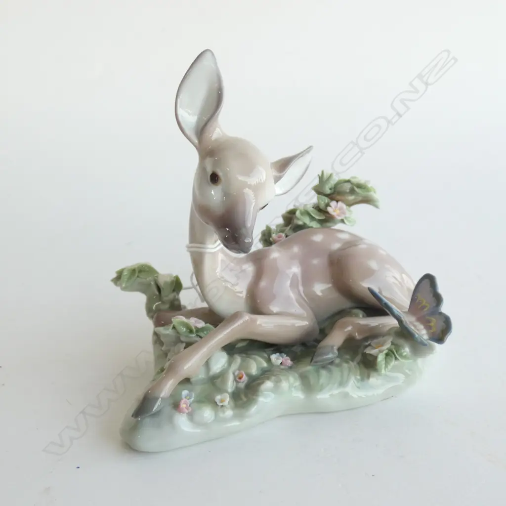 LLADRO FIGURINE 'A QUIET MOMENT' FAWN & BUTTERFLY H. 110MM a/f Image 1++
