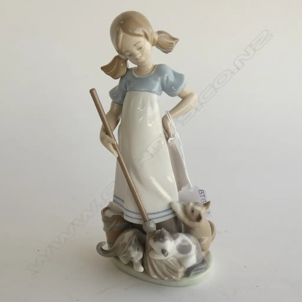 LLADRO FIGURINE 'PLAYFUL KITTENS' H. 220MM Image 1++