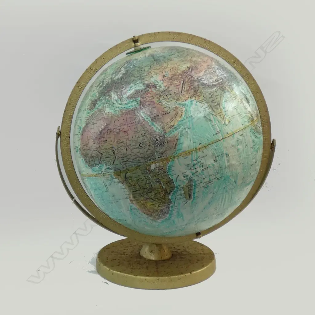 LG WORLD GLOBE - APPROX H 420MM - WEAR TO BASE STAND Image 1++