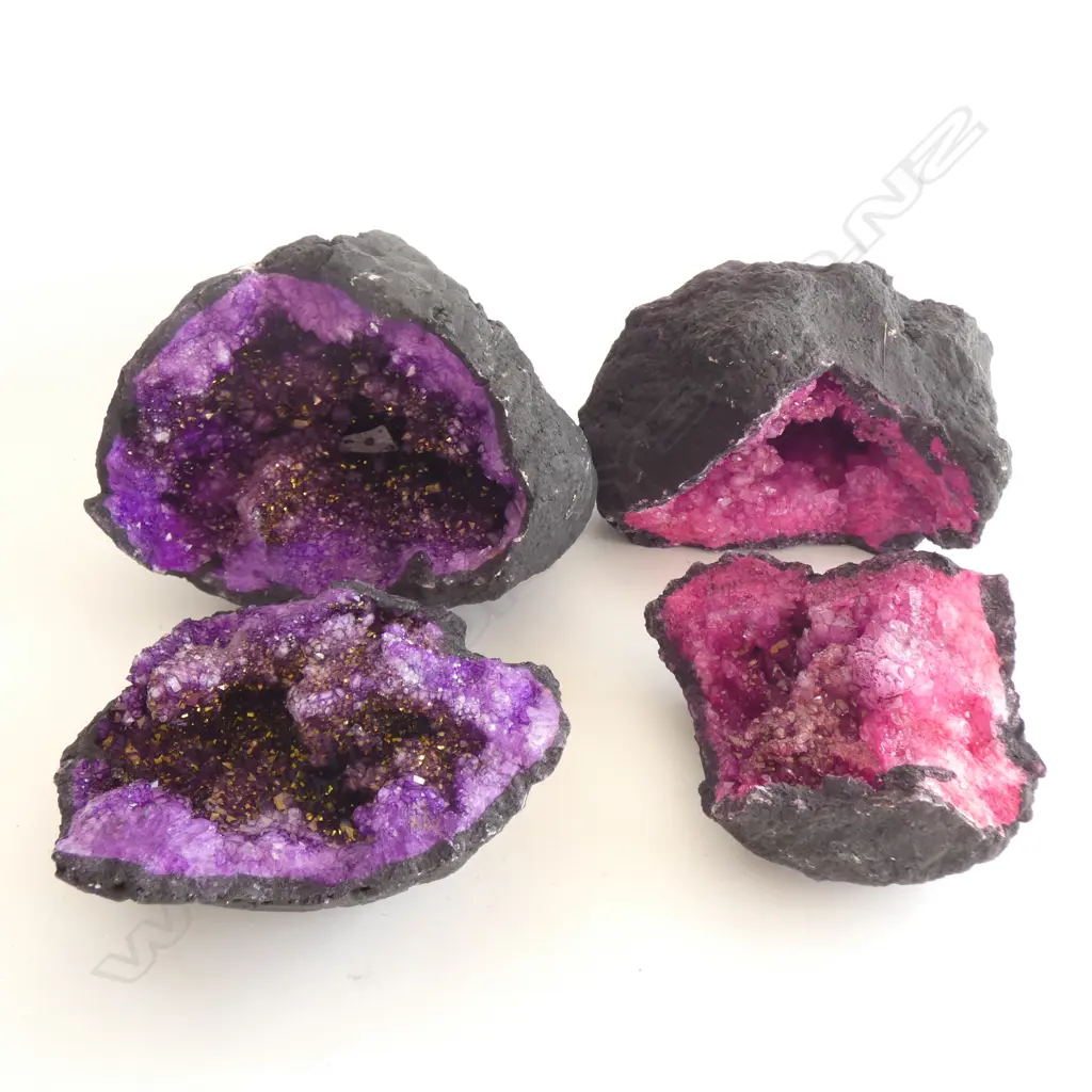 2  PURPLE (PAINTED) CRYSTAL GEODES CUT IN HALF W.170mm Image 1++