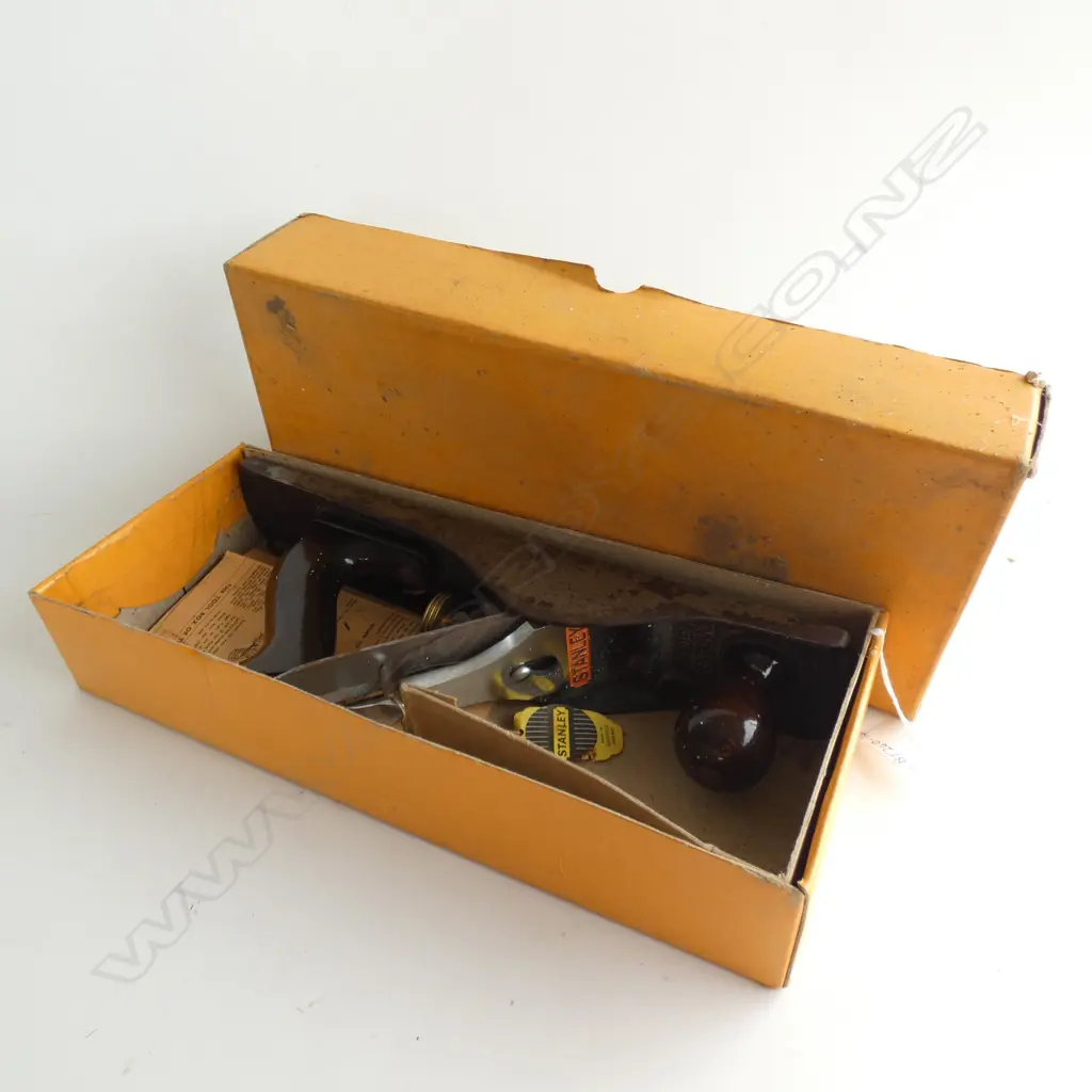 OLD STANLEY #5 PLANE W/BOX - UNUSED. BOX HAS AGE WEAR Image 1++