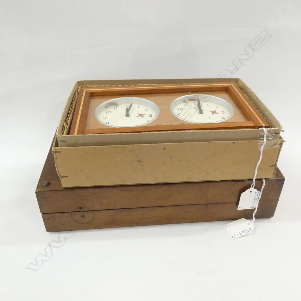 OLD WOODEN FOLDING CHECKERS BOARD & COUNTERS + CHESS CLOCK Image 1++
