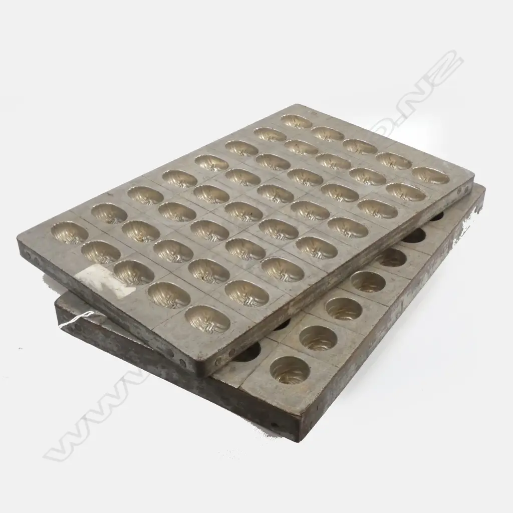 2 CAST IRON CHOCOLATE MOLDS 220 X 350MM Image 1++