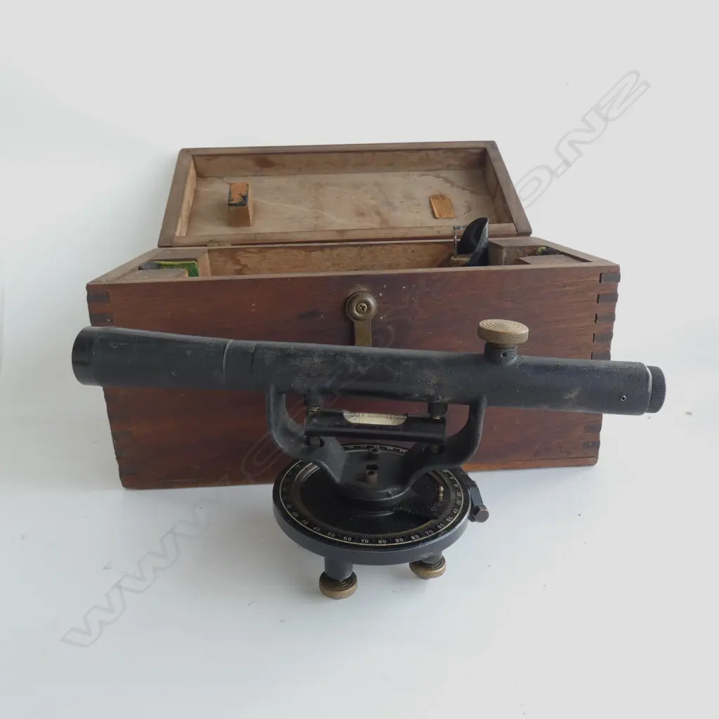 OLD BUILDERS LEVEL IN BOX  Image 1++