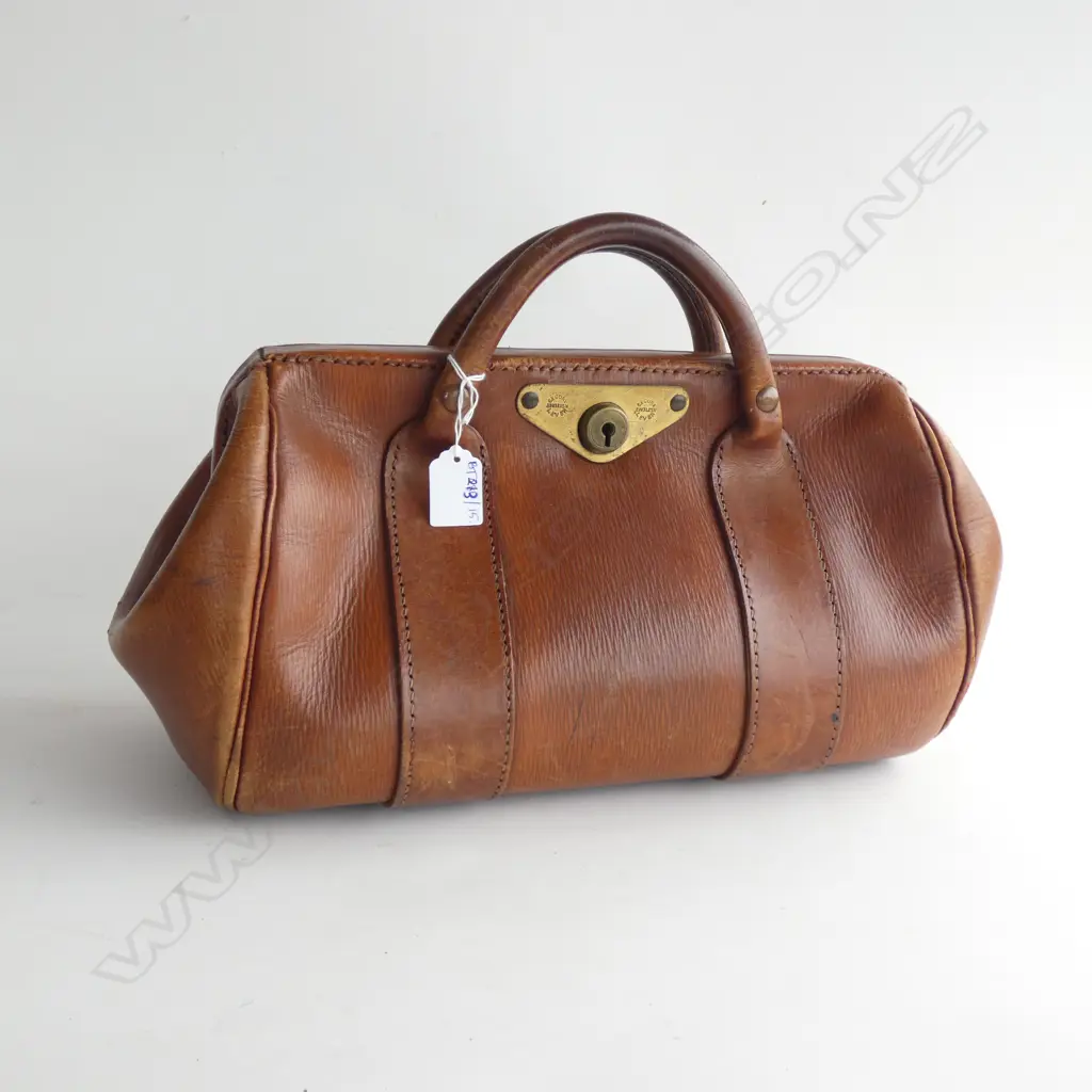 VINTAGE LEATHER DOCTORS BAG NO KEY L.430mm Image 1++
