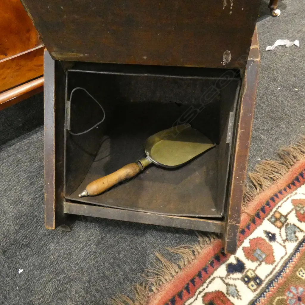 OLD COAL BOX w. SCOOP Image 1++