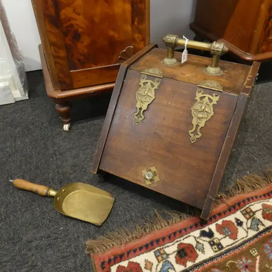 OLD COAL BOX w. SCOOP