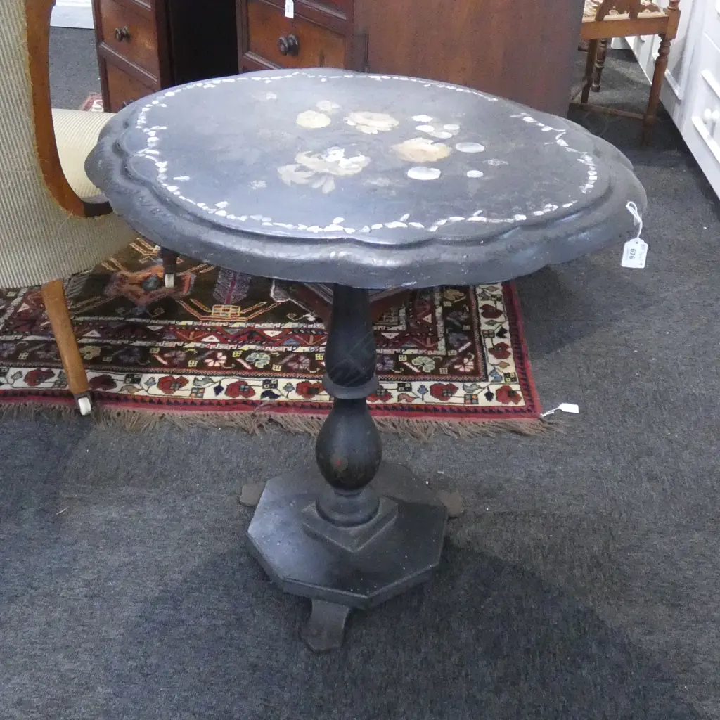 VICTORIAN  BLACK PAPIER MACHE & MOP INLAY TILTING TABLE Image 1++