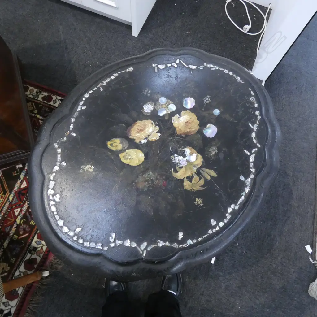VICTORIAN  BLACK PAPIER MACHE & MOP INLAY TILTING TABLE Image 1++