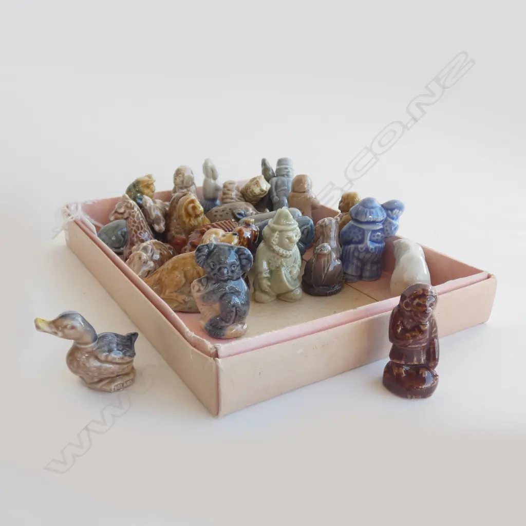 COLLECTION (28) OF WADE WHIMSIES        Image 1++
