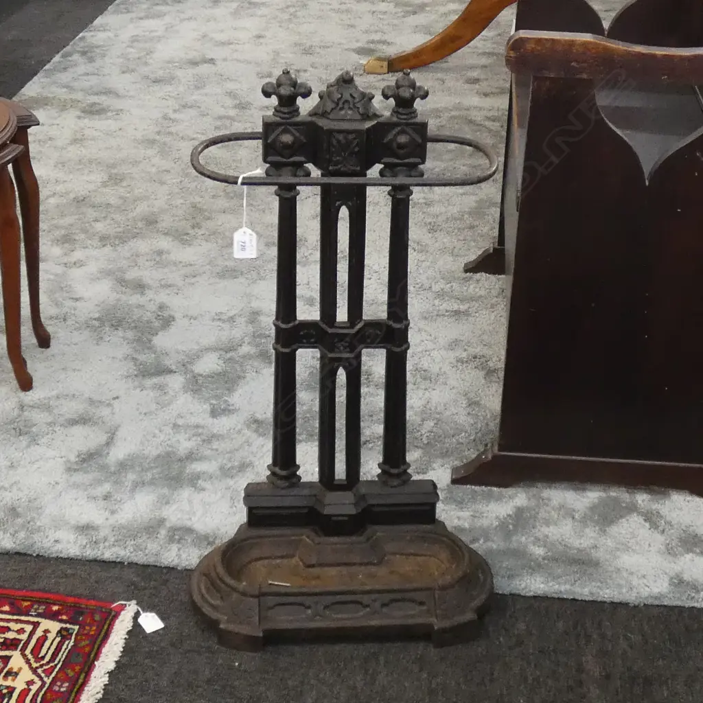CAST IRON UMBRELLA STAND H.700mm Image 1++