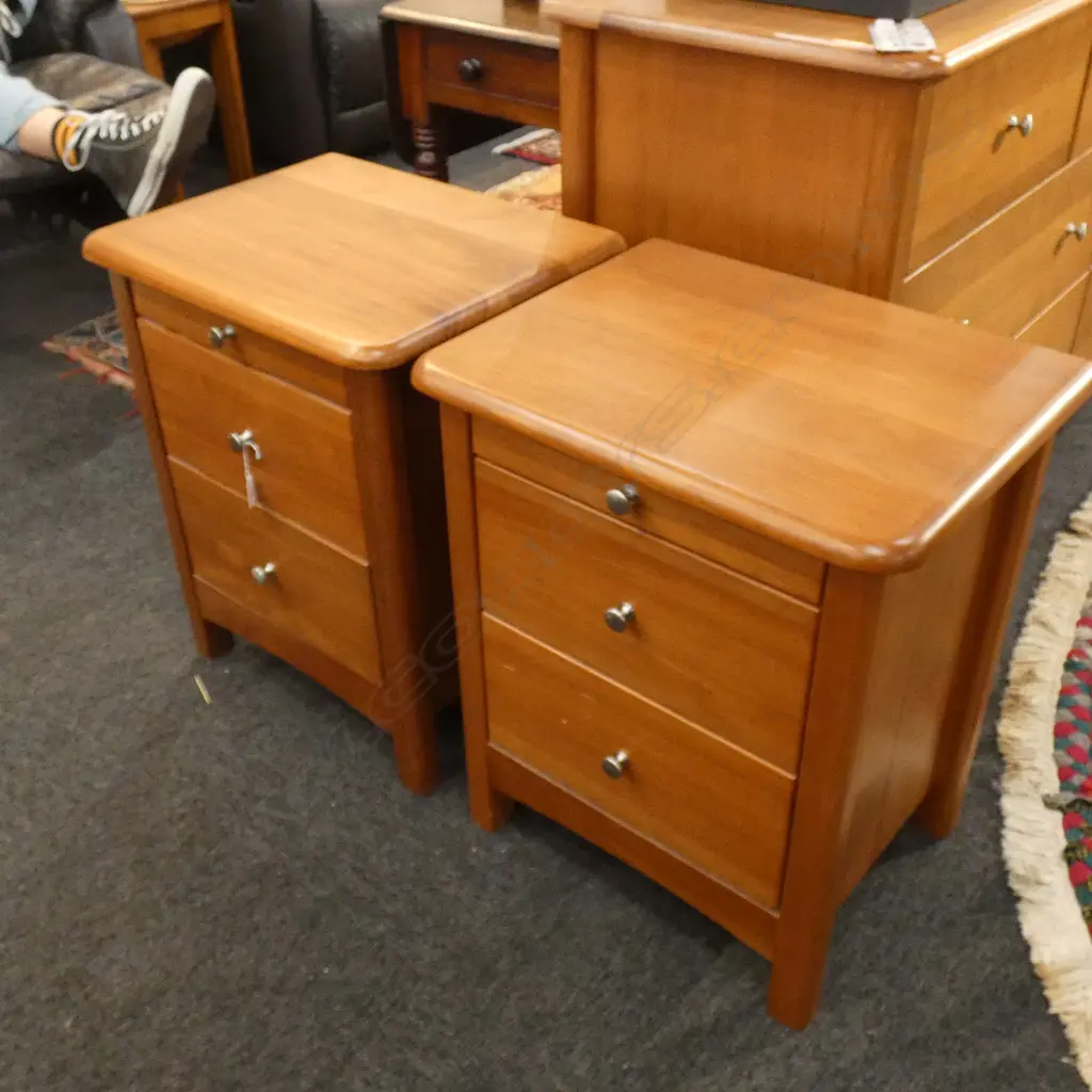 PR RIMU BEDSIDE CABINETS; 3 DRAWERS Image 1++