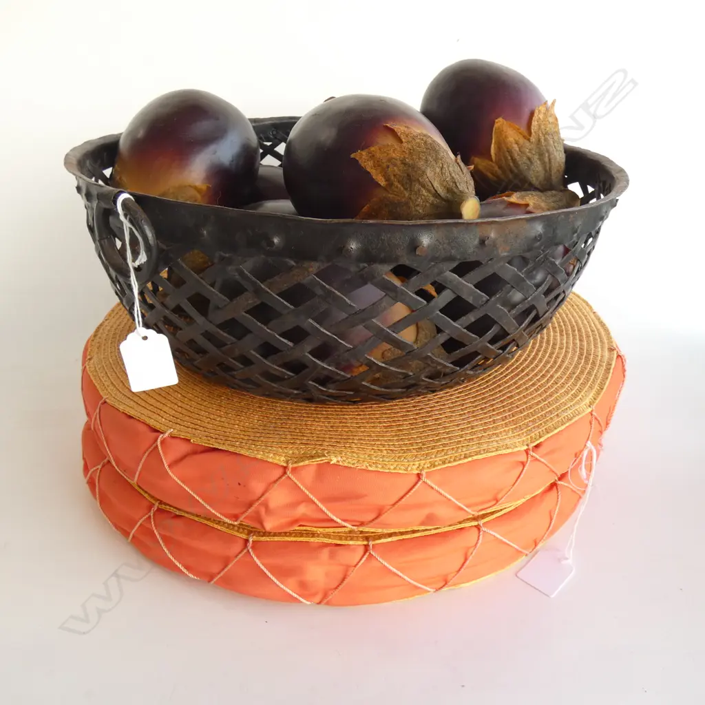 LG METAL BASKET OF AUBERGINES + 2 OUTDOOR ROUND CHAIR PADS Image 1++