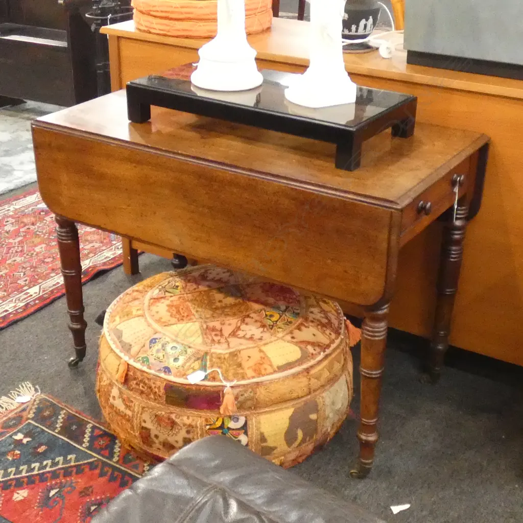 ANITQUE MAHOGANY DROP SIDE TABLE... Image 1++