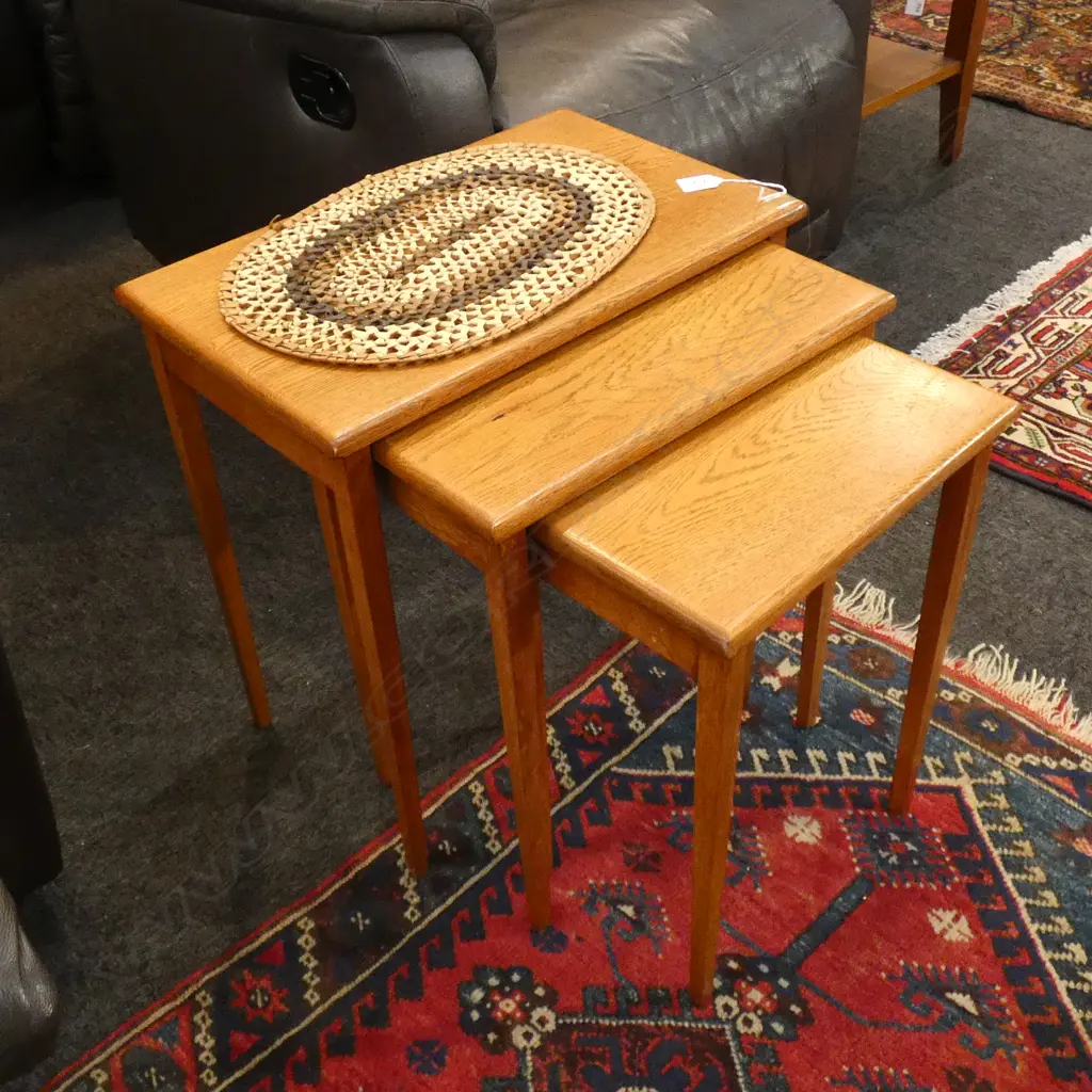 SET OF 3 OAK MID CENT. NESTING TABLES  Image 1++