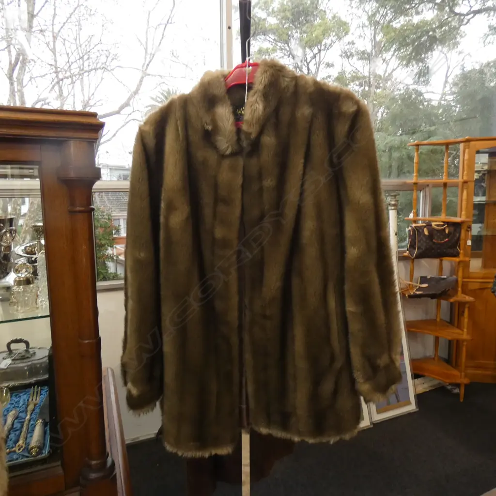 FURICOAT FUR SHORT JACKET BY D L ELLIS AUCKLAND SZ16  Image 1++