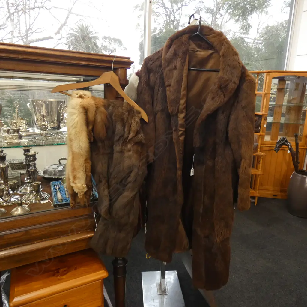 3 VINTAGE FURS; JACKET & 2 STOLES Image 1++