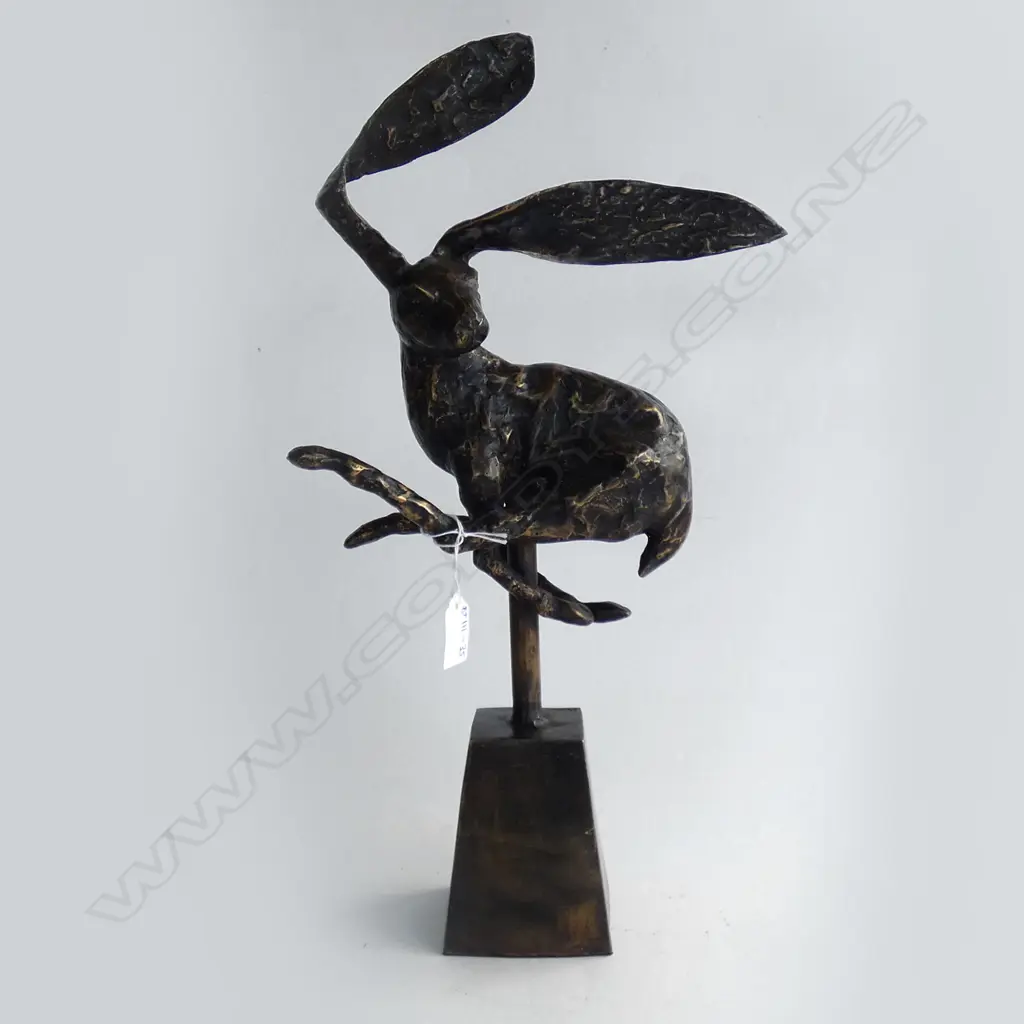 BRONZE HARE ON STAND H480 Image 1++