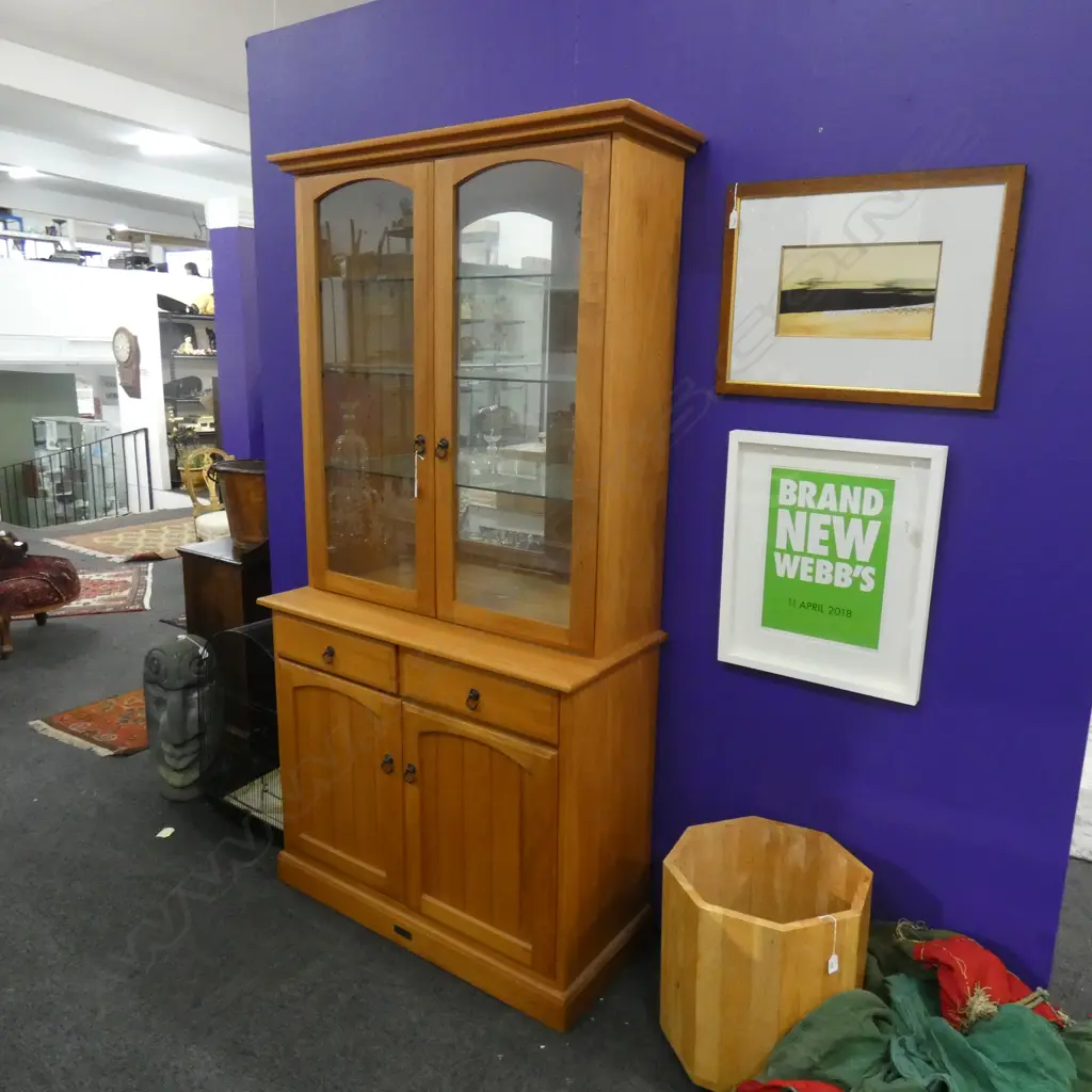 RIMU DISPLAY CABINET... Image 1++