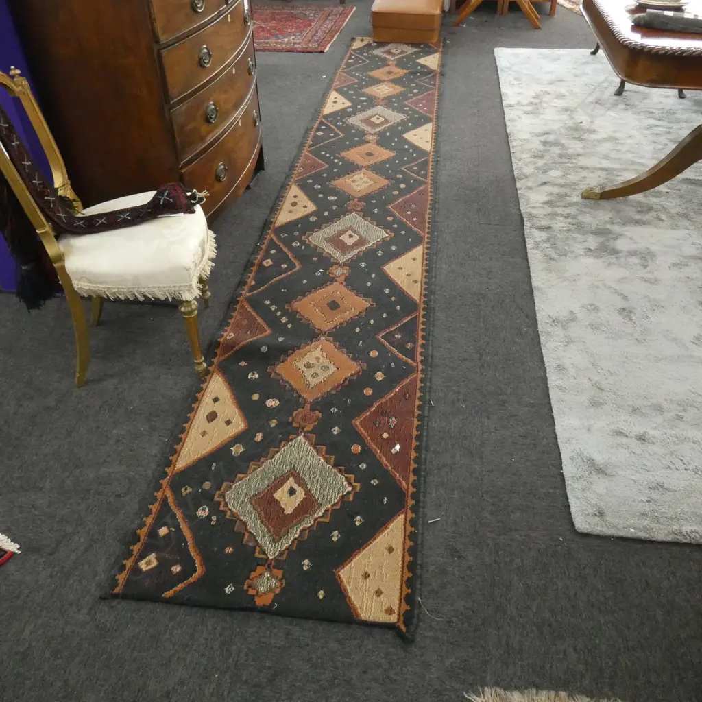 HALL RUNNER RUG 4400 X 700MM Image 1++