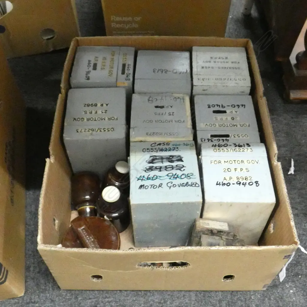 BOX LOT ELECTRICAL MOTORS & INSULATORS Image 1++