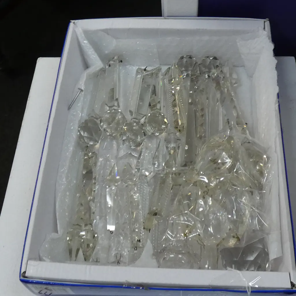 BOX CHANDELIER CRYSTAL LUSTRES / PRISMS & OTHER PARTS ETC.. Image 1++