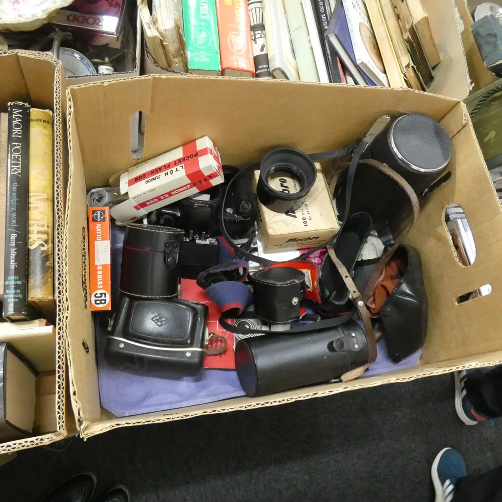 BOX LOT ASST. CAMERA GEAR ETC Image 1++