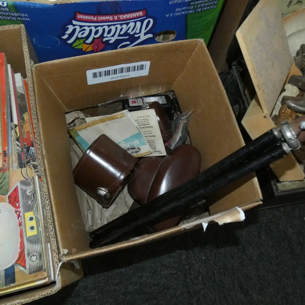 BOX LOT VOIGTLANDER CAMERAS ETC Image 1++