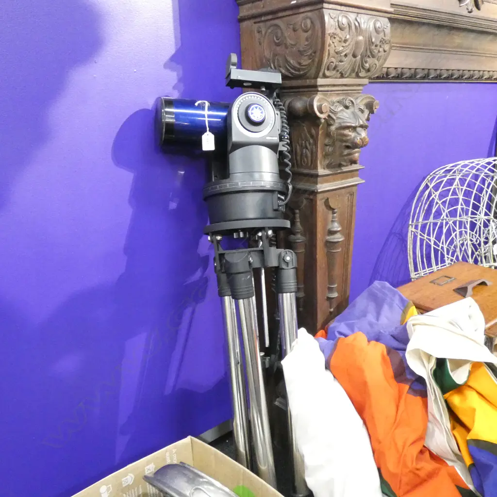 LG MEADE TELESCOPE ON TRIPOD APPROX H 1060MM Image 1++