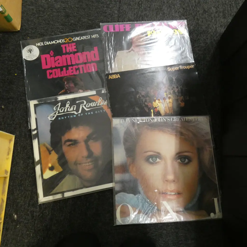 CRATE OF VINYL RECORDS  Image 1++