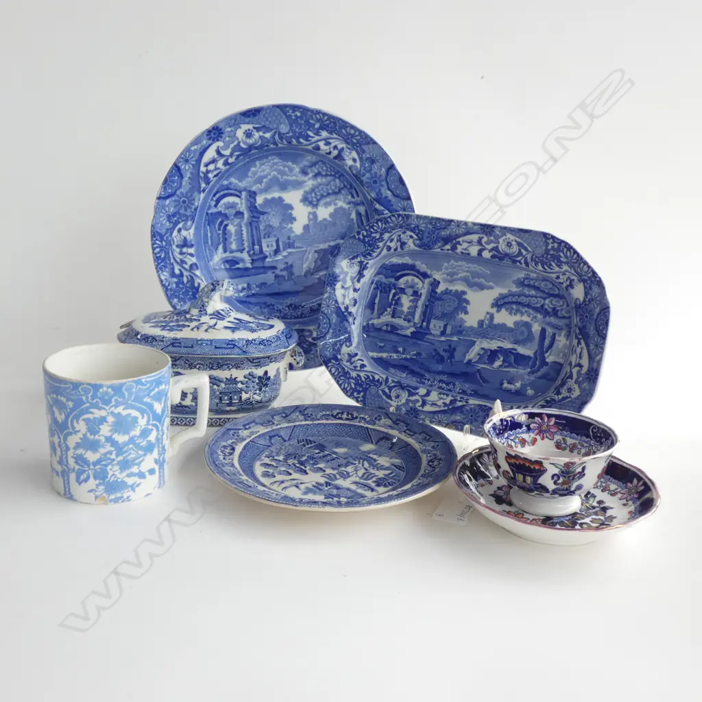 7 PCES OLD B/W CHINA; SPODES ITALIAN SOUP BOWL & PLATE, SMALL WILLOW TUREEN & PLATE, IMARI C/S + MUG... Image 1++