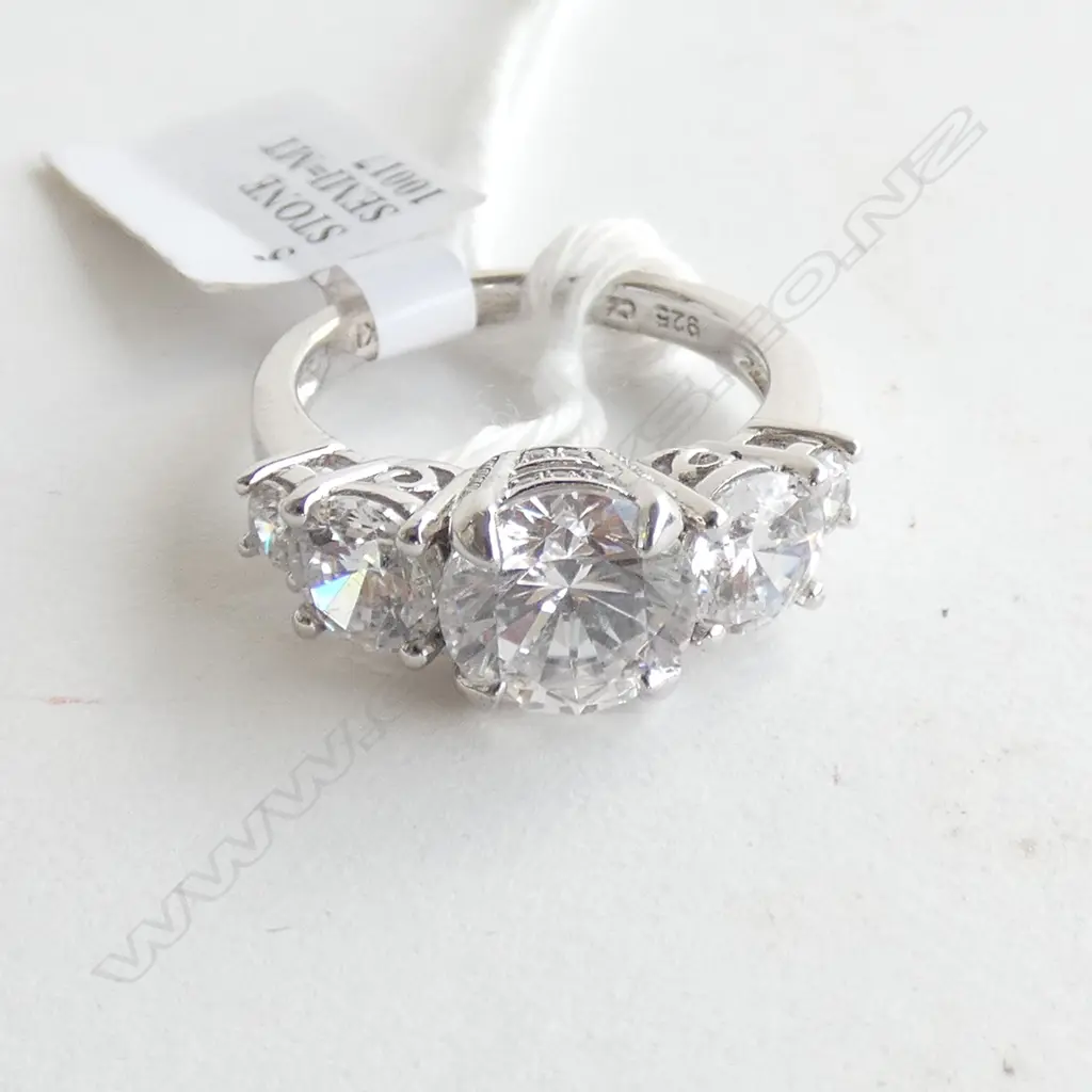 SILVER & GRAD 5 CZ BAND RING Image 1++