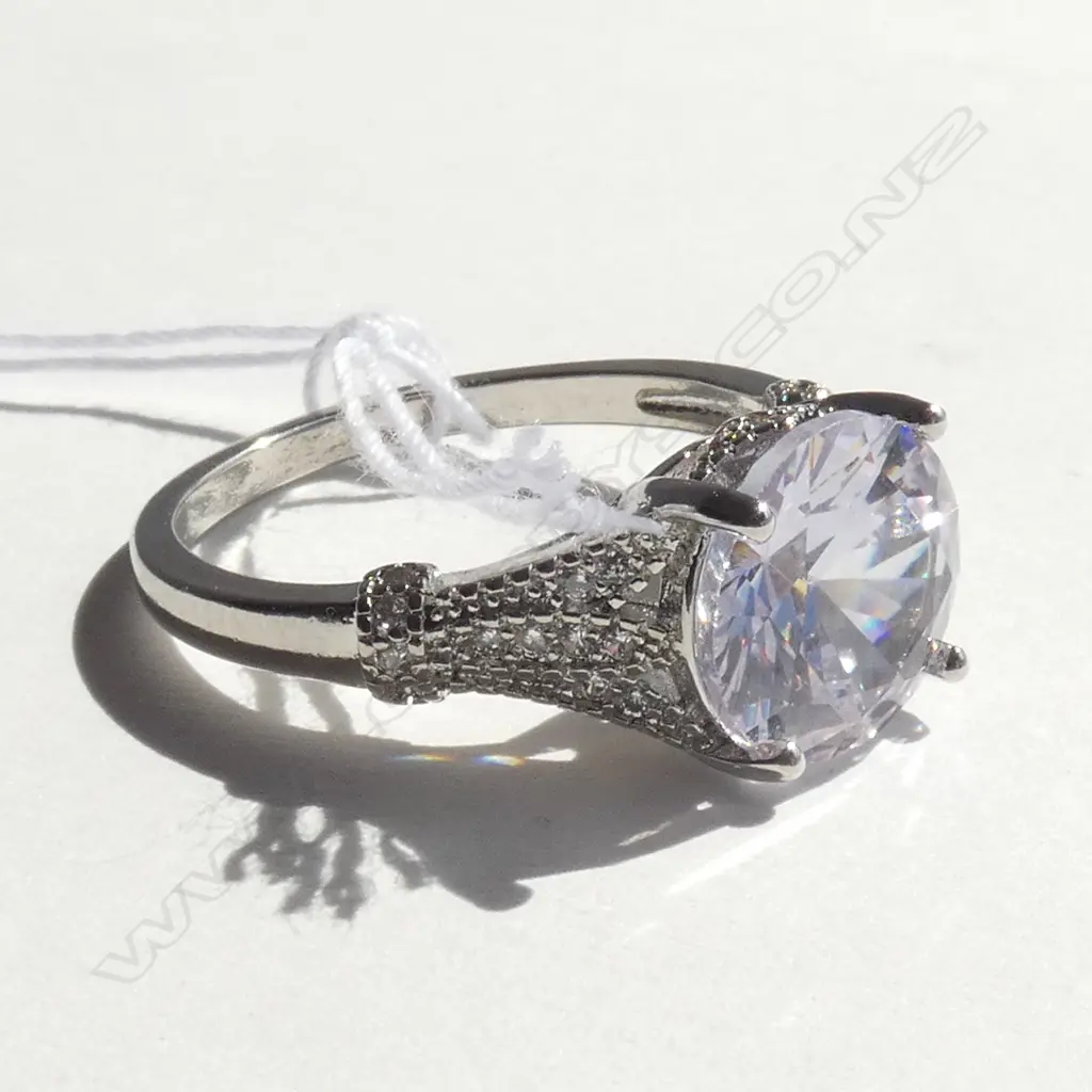 SILVER & LGE PALE/BLUE STONE DRESS RING Image 1++