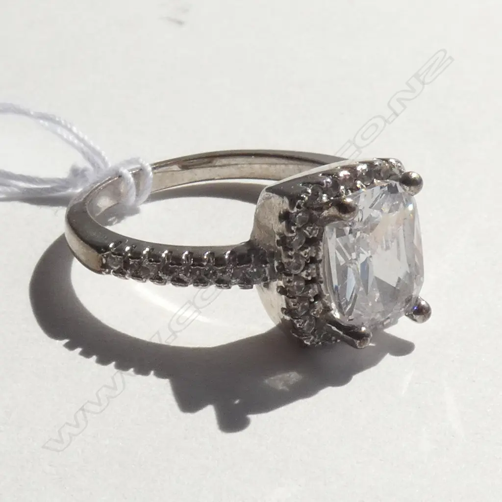 SILVER FAUX PALE STONE DRESS RING Image 1++