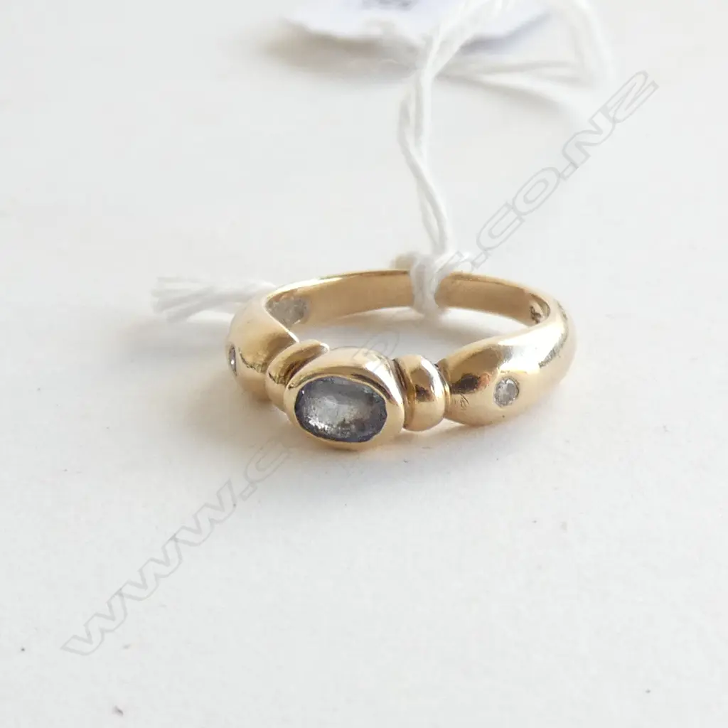 9CT GOLD &  CEYLONESE SAPPHIRE & DIAMOND RING Image 1++