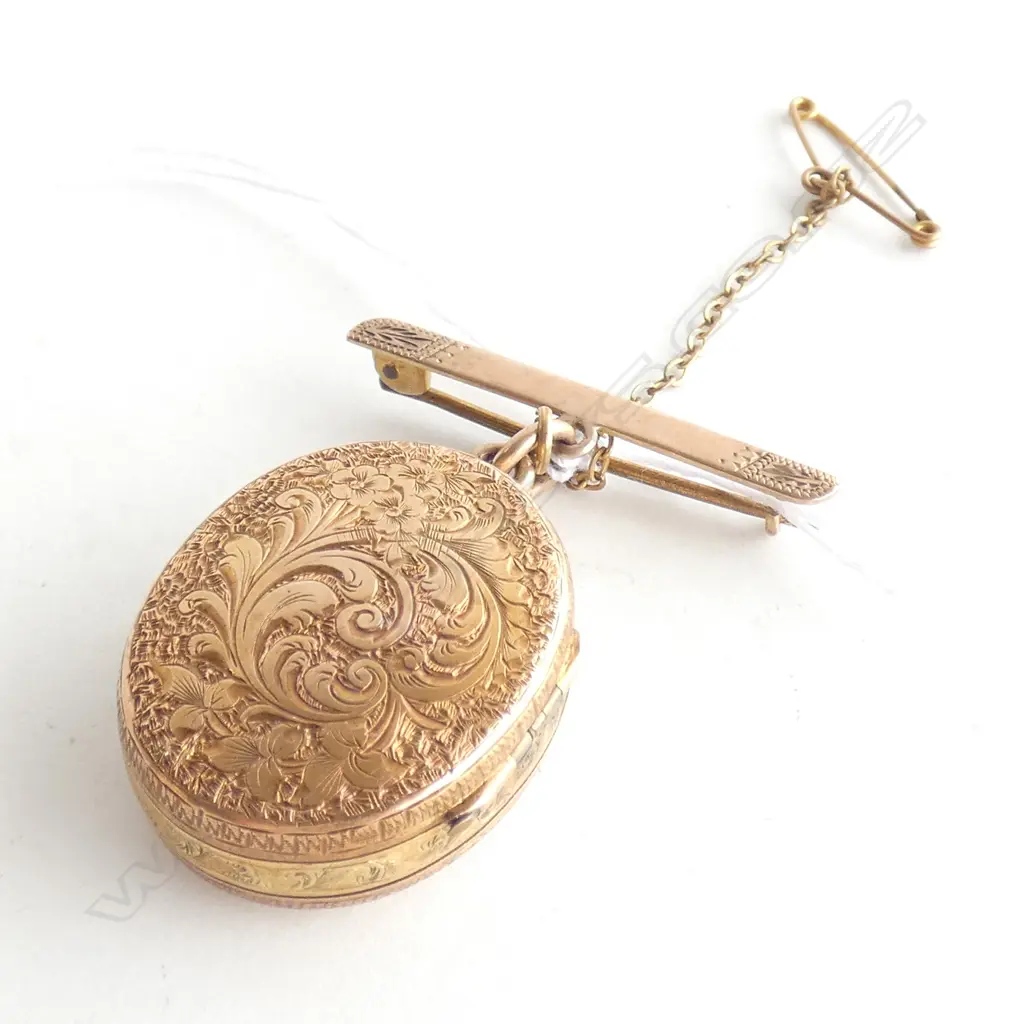 (19923) 9CT C1900 ENGRAVD LOCKET DBLE OPENING Image 1++