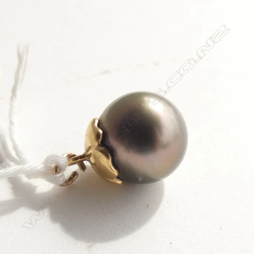 TAHITIAN BLACK PEARL PENDANT WITH 9CT GOLD CAP AND SUSPENSION RING Image 1++