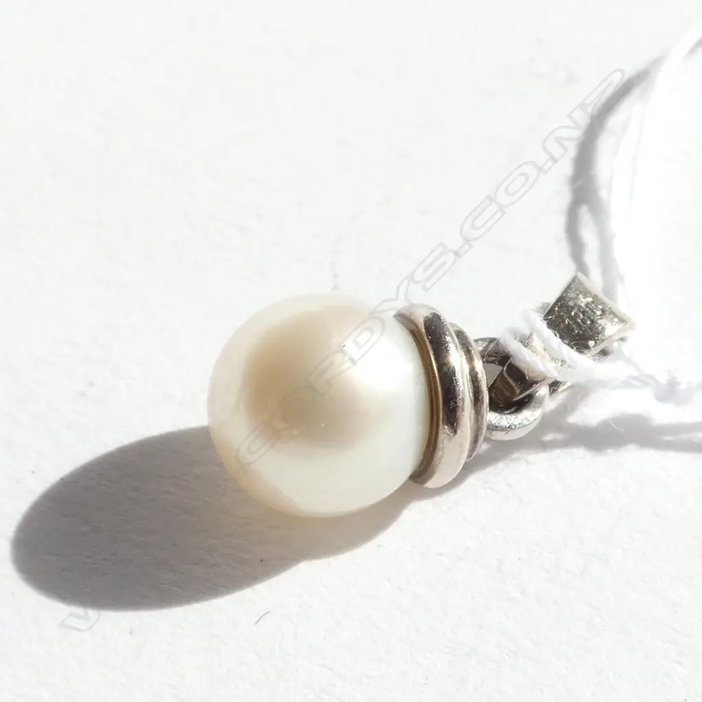 18ct WHITE GOLD PEARL PENDANT CULTURED WHITE Image 1++
