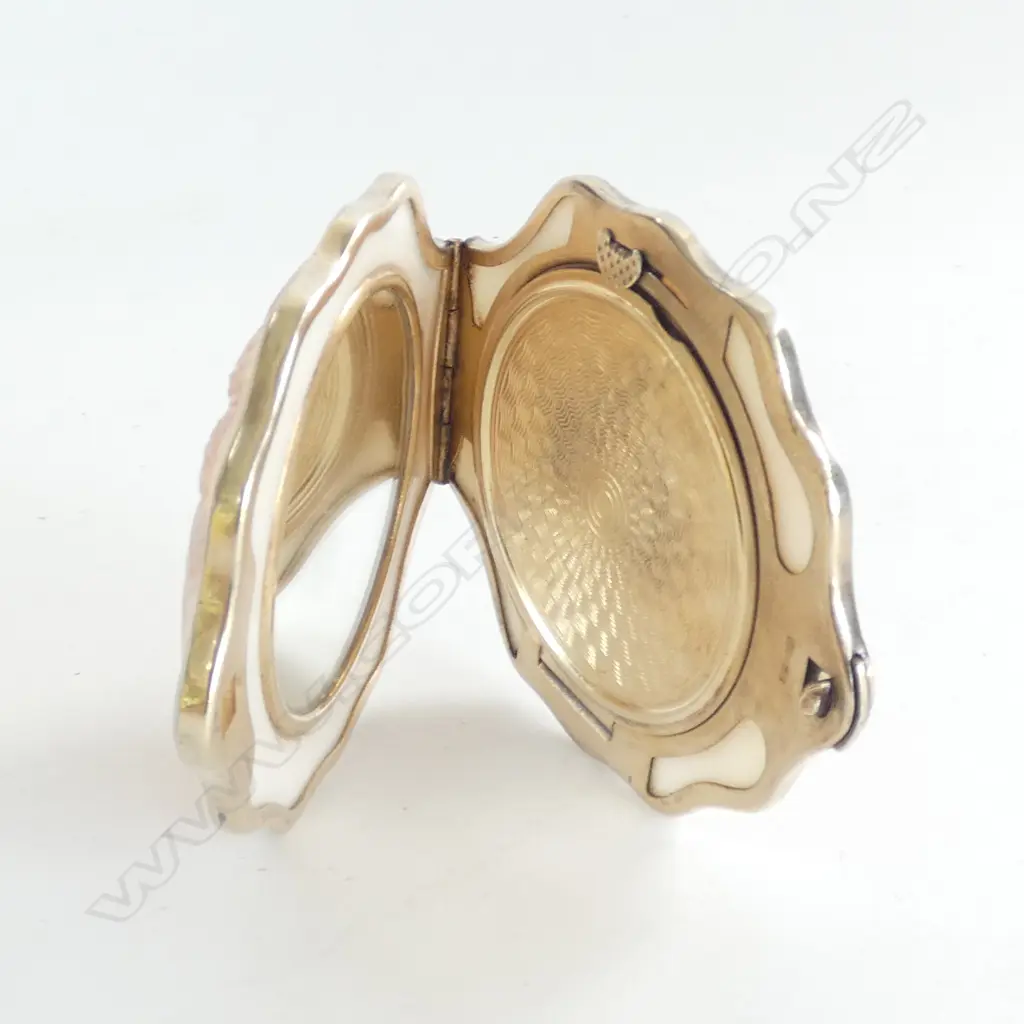 RUSSIAN  'SCALLOP SHELL'  POWDER COMPACT Image 1++