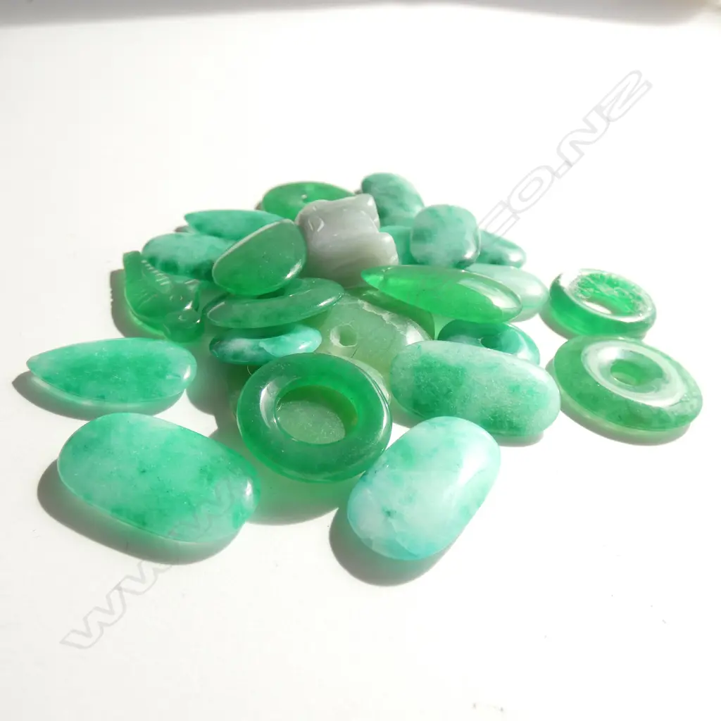APPROX 24 JADEITE PENDANTS Image 1++