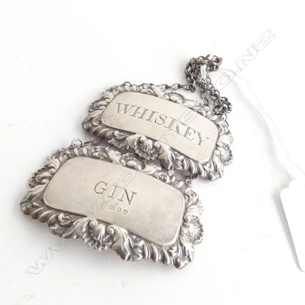 PR ENGLISH SILVER DECANTER LABELS 'WHISKEY' & 'GIN' Image 1++