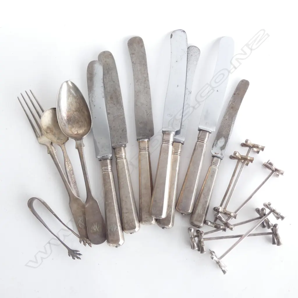 BAG ASST SILVER PLATE CUTLERY & KNIFE RESTS  Image 1++