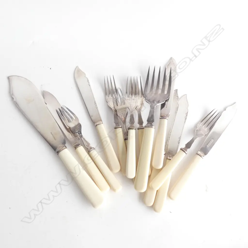 BAG CELLULOID HANDLE FISH KNIVES / FORKS & SERVERS Image 1++