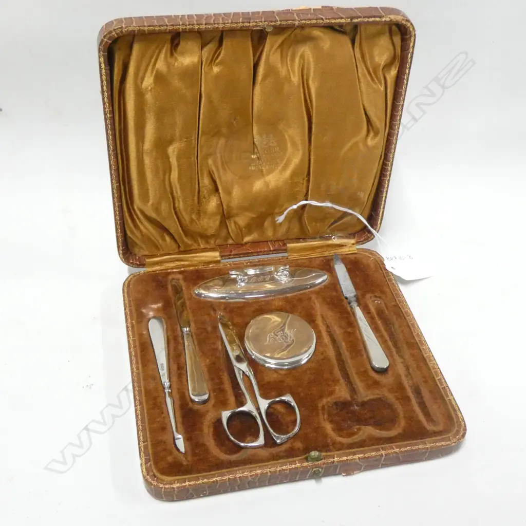 PART STG SILVER MANICURE SET IN MONOGRAMMED CASE - BIRMINGHAM 1955 ENGRAVED "L.E.W" Image 1++