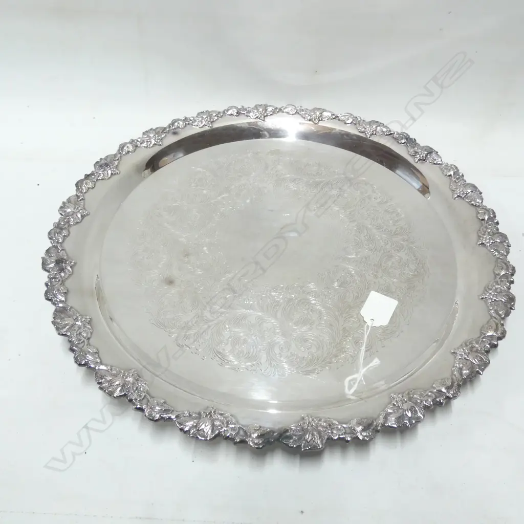 LG ENGRAVED SILVER PLATE TRAY DIA 420MM Image 1++