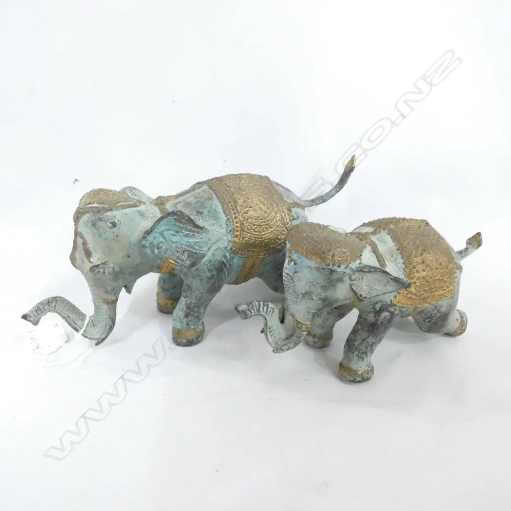 2 METAL STANDING ELEPHANTS H.200mm Image 1++