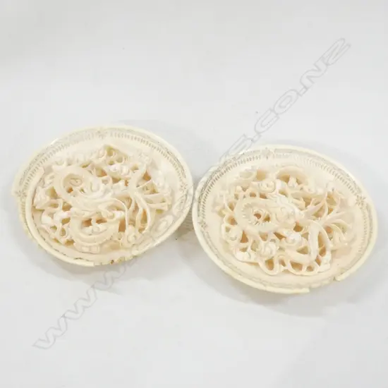 PR SM IVORY CARVED ORNAMENTAL PLATES  DIA 100MM  BOTH A/F