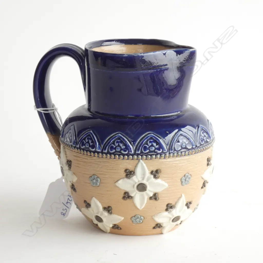 A Doulton Lambeth stoneware jug, Image 1++